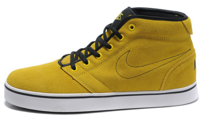 Nike Ruckus Mid